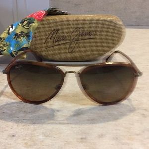 Women’s Maui Jim Honomanu polarized aviators.